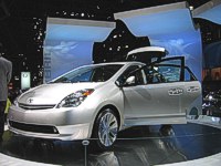 Timothy-K_2004-Prius_New-York-Auto-Show_03