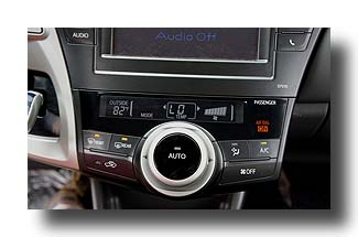 Prius-V_buttons_06
