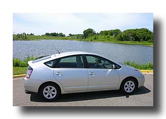 Prius_ByTheLake_05