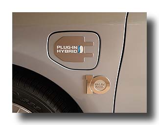 Prius-PHV_Plug-DoorClosed_01