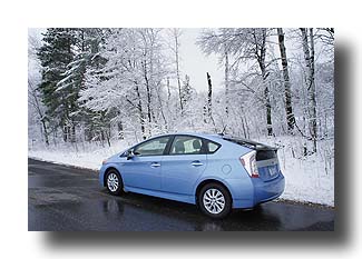 Prius-PHV_Snow_275